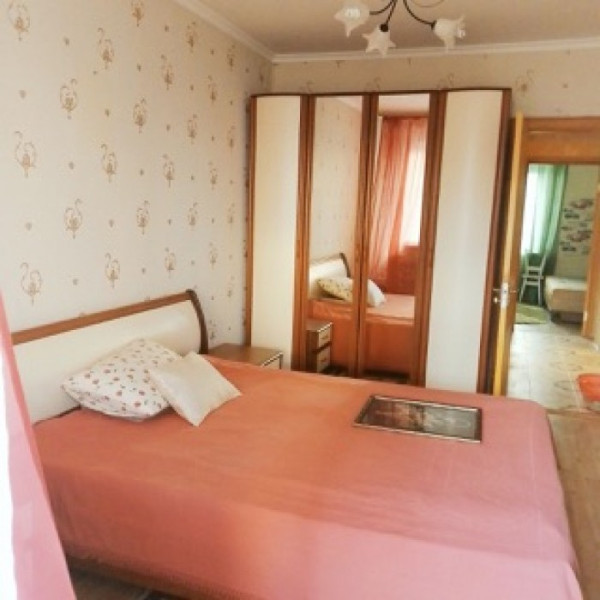 Фото Продам 4к квартиру на кв. Героев Сталинграда + дача