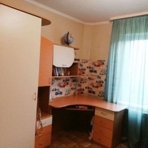 Фото Продам 4к квартиру на кв. Героев Сталинграда + дача