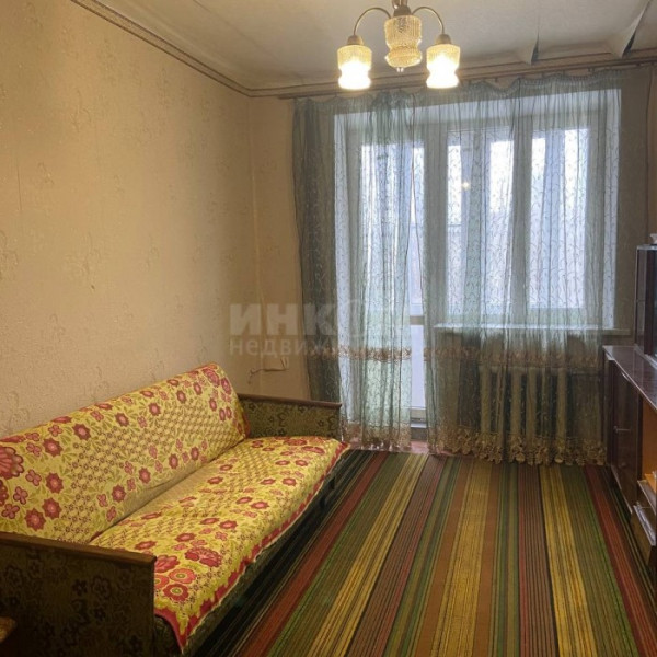 Продам 3к квартиру на Площади ВОВ,4/5эт в центре Луганска