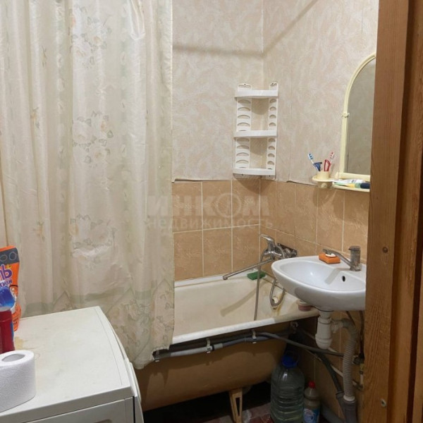 Фото Продам 3к квартиру на Площади ВОВ,4/5эт в центре Луганска