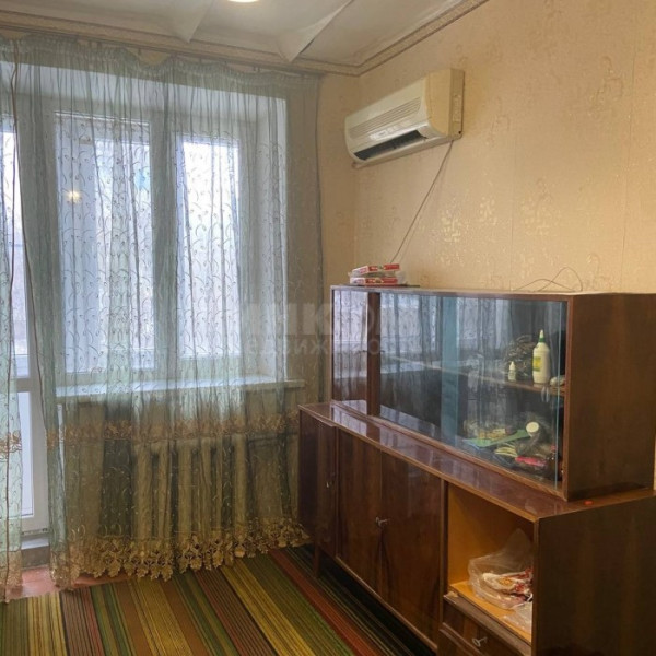 Фото Продам 3к квартиру на Площади ВОВ,4/5эт в центре Луганска