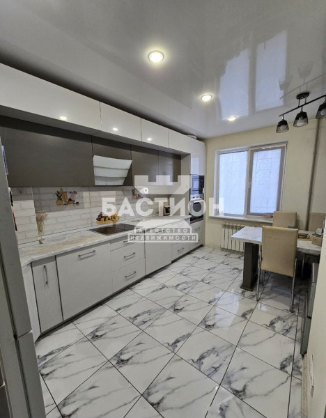 5- комнатная квартира, улица Героя России В.Н. Зозулина, 3 , ID:2052705