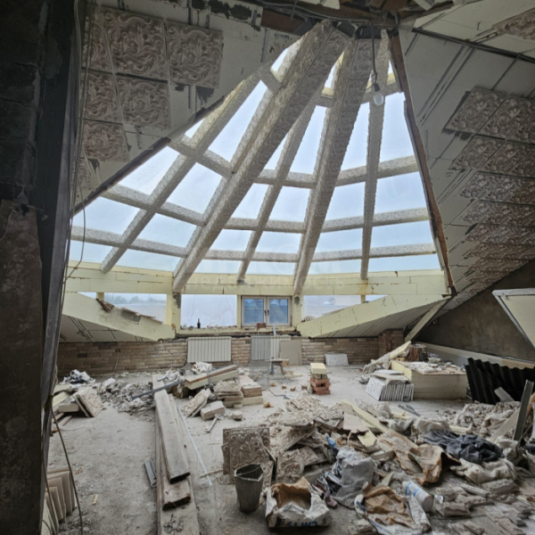 Фото Продам 4к на площади героев ВОВ 326м2