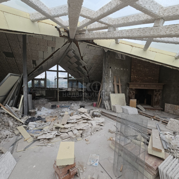 Фото Продам 4к на площади героев ВОВ 326м2