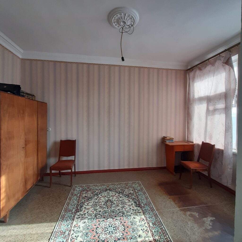 Фото №669 Продаётся 4 комн. кв-ра, “Сталинка”. пр-т Ленина, р-н Паспортного стола.
