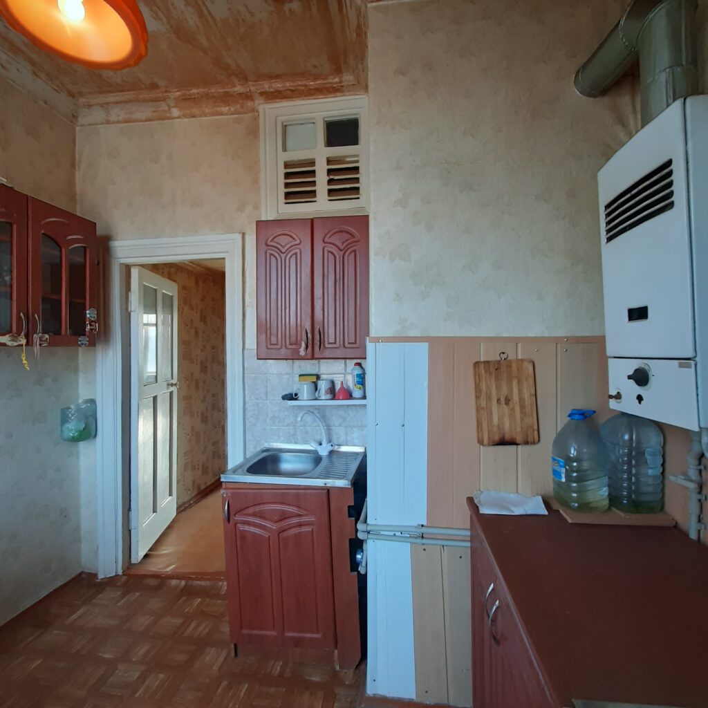Фото №669 Продаётся 4 комн. кв-ра, “Сталинка”. пр-т Ленина, р-н Паспортного стола.