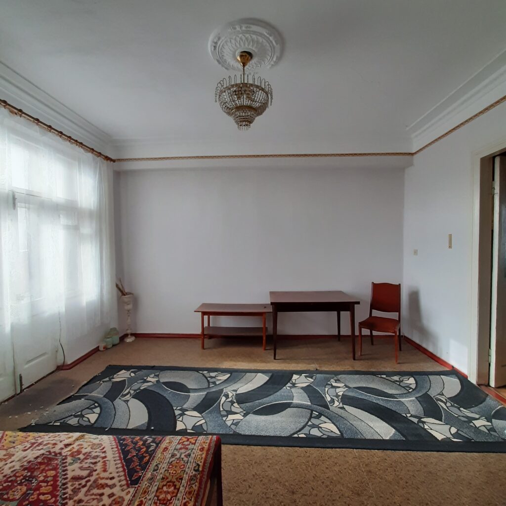 Фото №669 Продаётся 4 комн. кв-ра, “Сталинка”. пр-т Ленина, р-н Паспортного стола.