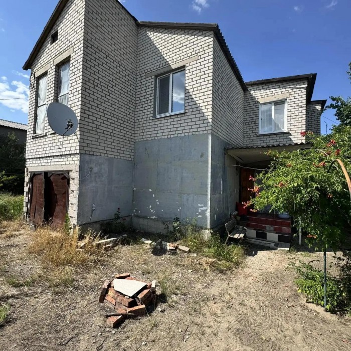 Продам 2-х эт. дом в Станице Луганской с. Валуйское, площадь 212 кв. м.