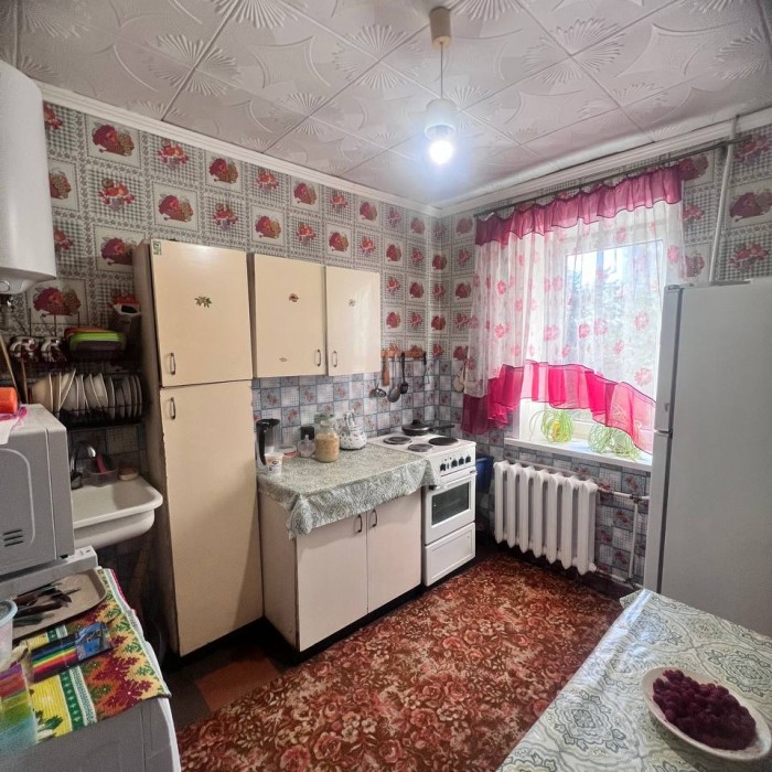 Продам 2х комнатную квартиру, кв. Героев Сталинграда, 2/12 этаж, дом кирпич