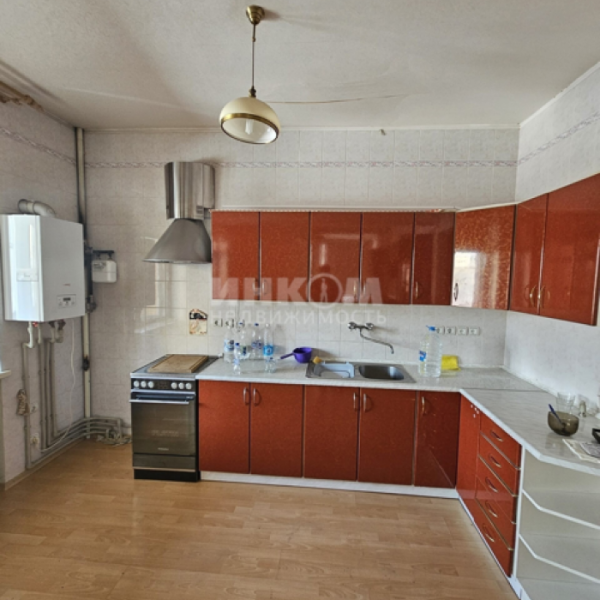 Продам 3к квартиру в самом центре, напротив Божьей Матери, 2эт