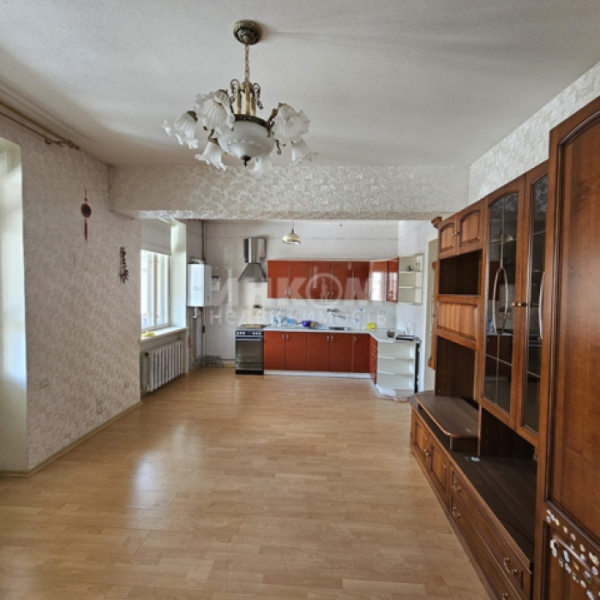 Фото Продам 3к квартиру в самом центре, напротив Божьей Матери, 2эт