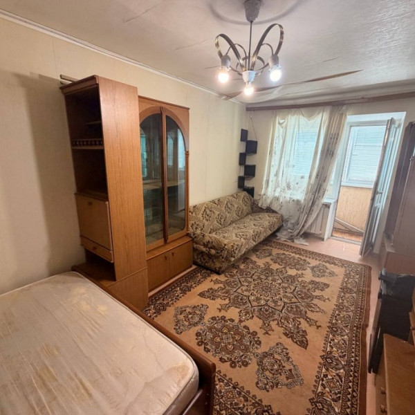 Фото Продам 1 комн. квартиру 30 кв. м. в Луганске, на кв. Ватутина (р- н магазина Большой Папа).