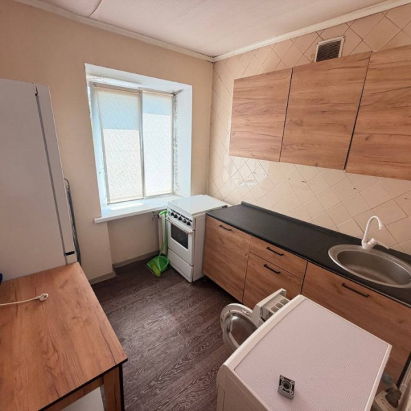 Продам 1 комн. квартиру 30 кв. м. в Луганске, на кв. Ватутина (р- н магазина Большой Папа).