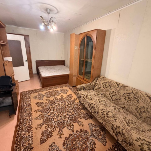 Фото Продам 1 комн. квартиру 30 кв. м. в Луганске, на кв. Ватутина (р- н магазина Большой Папа).