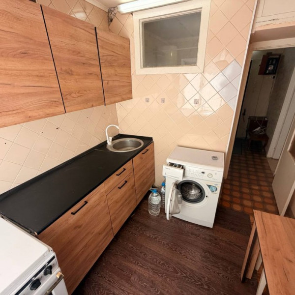 Фото Продам 1 комн. квартиру 30 кв. м. в Луганске, на кв. Ватутина (р- н магазина Большой Папа).