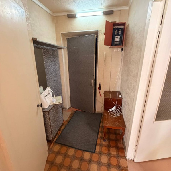 Фото Продам 1 комн. квартиру 30 кв. м. в Луганске, на кв. Ватутина (р- н магазина Большой Папа).
