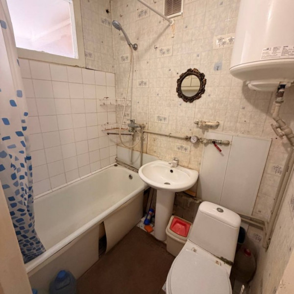 Фото Продам 1 комн. квартиру 30 кв. м. в Луганске, на кв. Ватутина (р- н магазина Большой Папа).