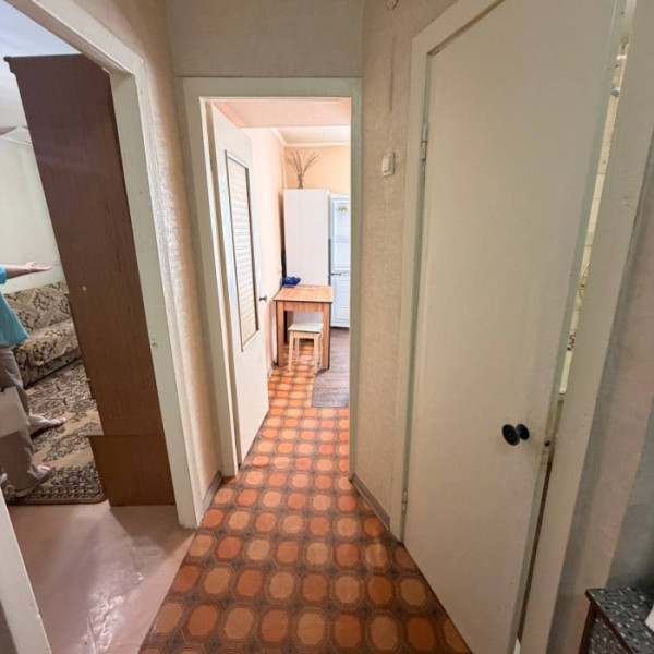 Фото Продам 1 комн. квартиру 30 кв. м. в Луганске, на кв. Ватутина (р- н магазина Большой Папа).