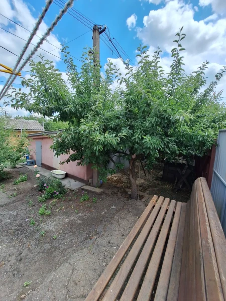 Продаётся 2-комнатный дом в городе Стаханов, ул. Красногвардейская.
