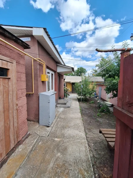 Фото Продаётся 2-комнатный дом в городе Стаханов, ул. Красногвардейская.