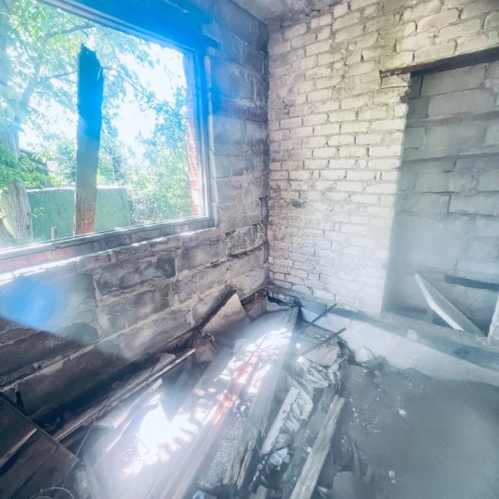 Фото Продам участок с флигелем и недостроенным домом, село Лиман за поселком Металлистом( поворот на Райовку, 8-10 минут до Луганска).
