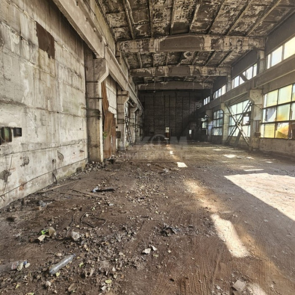 Фото Продам Помещения 2253м2 и 1га земли на территории завода Ленина