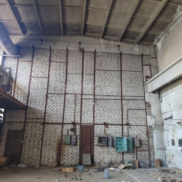 Фото Продам Помещения 2253м2 и 1га земли на территории завода Ленина