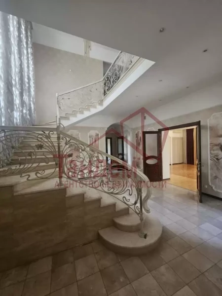Фото Дом 365 м² (без учёта террас) с подвалом и двумя полноценными этажами. Район Цирка г. Луганск - Объект №503