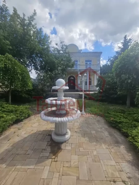 Фото Дом 365 м² (без учёта террас) с подвалом и двумя полноценными этажами. Район Цирка г. Луганск - Объект №503