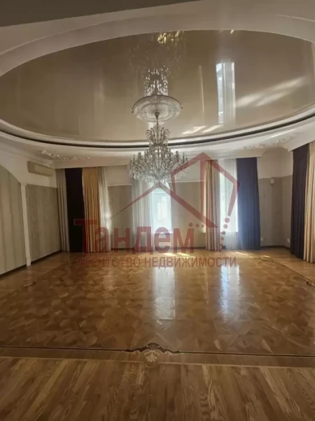Фото Дом 365 м² (без учёта террас) с подвалом и двумя полноценными этажами. Район Цирка г. Луганск - Объект №503