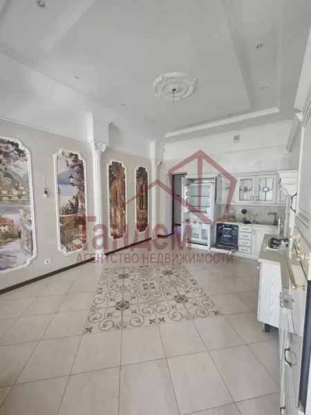 Фото Дом 365 м² (без учёта террас) с подвалом и двумя полноценными этажами. Район Цирка г. Луганск - Объект №503