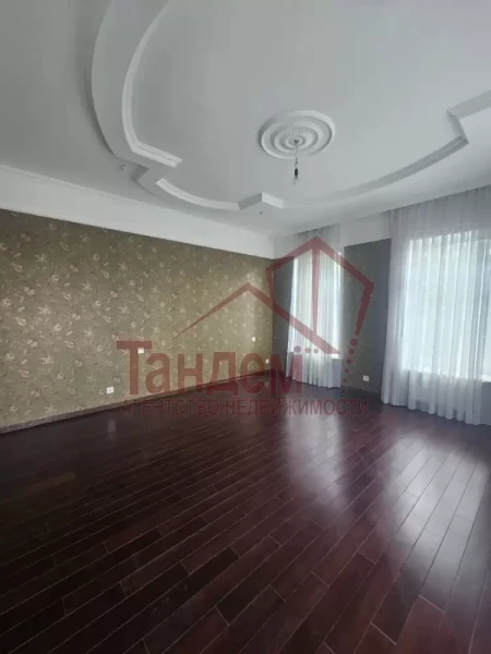 Фото Дом 365 м² (без учёта террас) с подвалом и двумя полноценными этажами. Район Цирка г. Луганск - Объект №503