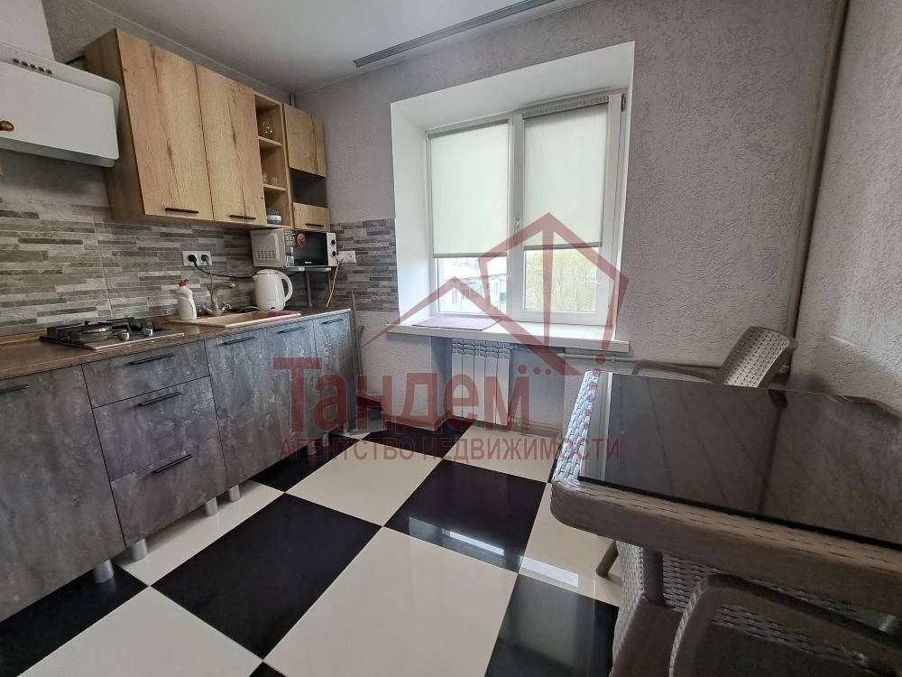 Фото 2 комнатная 6/9эт кв. Ватутина г. Луганск Кирпичный дом. - Объект №325