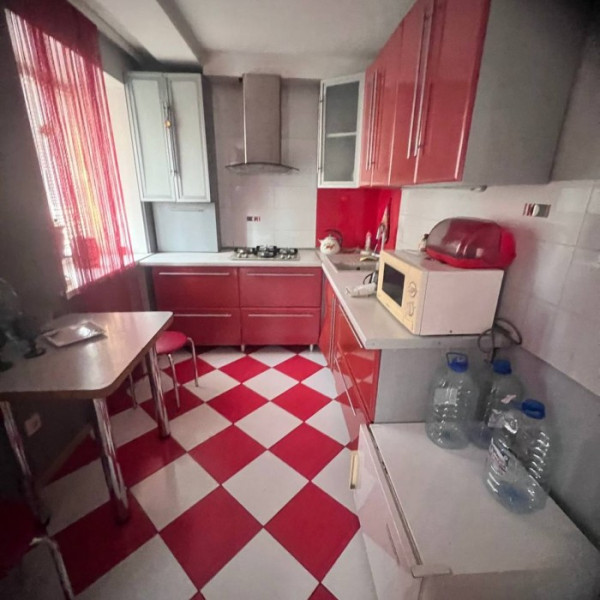 Продам 2х комнатную квартиру в центре города площадь ВОВ