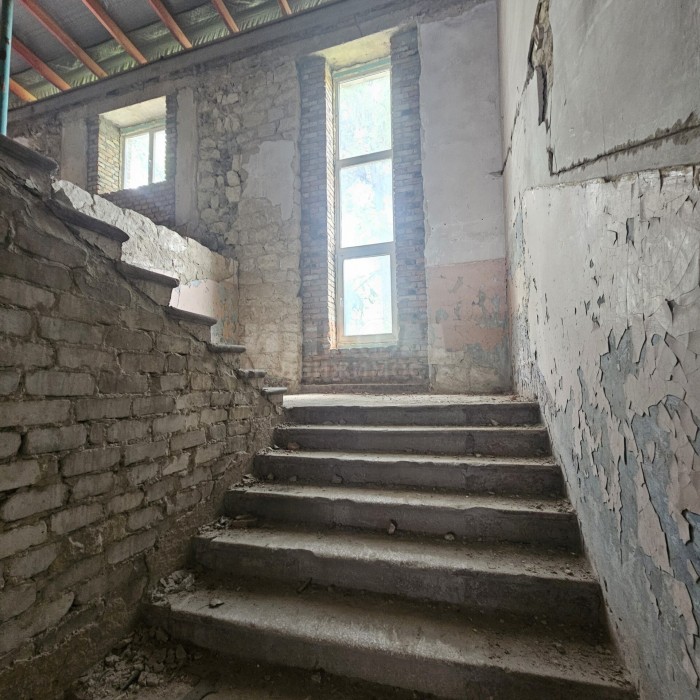 Фото Продам помещение 1431,1 м2 в городе Луганск улица Артёма