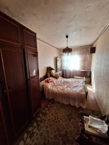 Продаётся 3-комнатная квартира в городе Стаханов, пр. Ленина, д. 36.