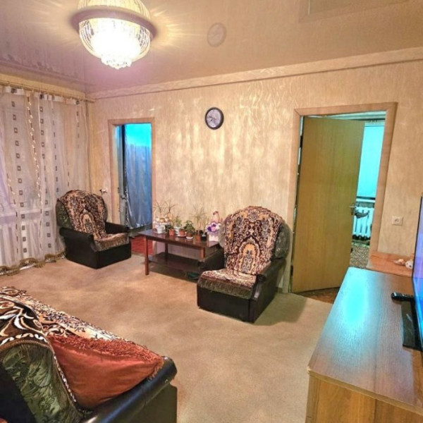 Продам 3-к квартиру на кв. ГБК, г. Луганск 1/5 эт