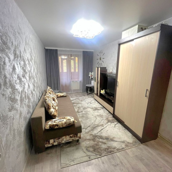 Фото Продам 3-к квартиру на кв.50 лет Обороны Луганска (мед. городок),г. Луганск.