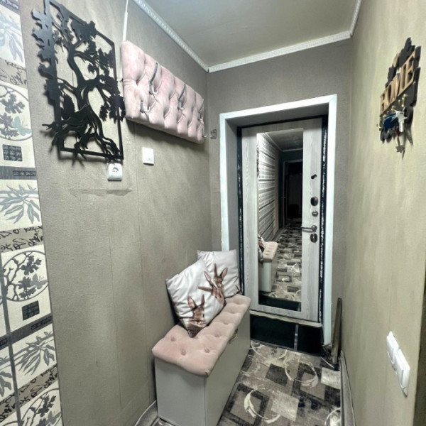 Фото Продам 3-к квартиру на кв.50 лет Обороны Луганска (мед. городок),г. Луганск.