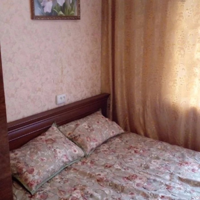 Фото Сдам 2-х ком квартиру на кв Комарова (магазин "Семья")