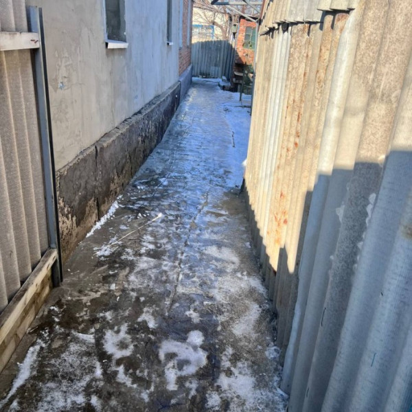 Фото Продам дом в общем дворе ориентир угол Артема( Нижний Камброд)