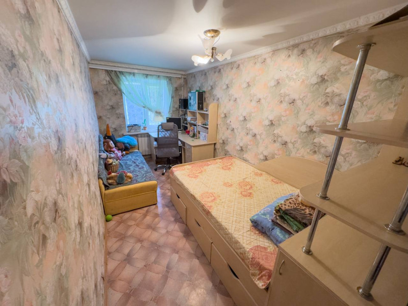 Фото Краснодон, 5ти-комнатная квартира, проспект Молодой Гвардии 4а