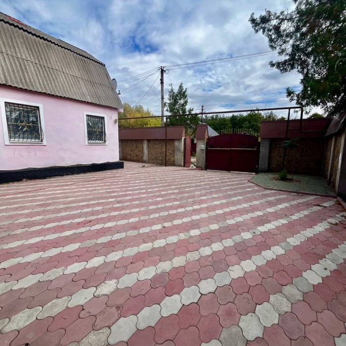 Продам дом в станице Луганской. Общая площадь 87. 8м2