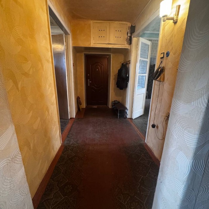 Фото Цена снижена до 4 млн. руб. ! Продам 4-к. квартиру, в г. Счастье ул. Мира (р- н Горсовета)