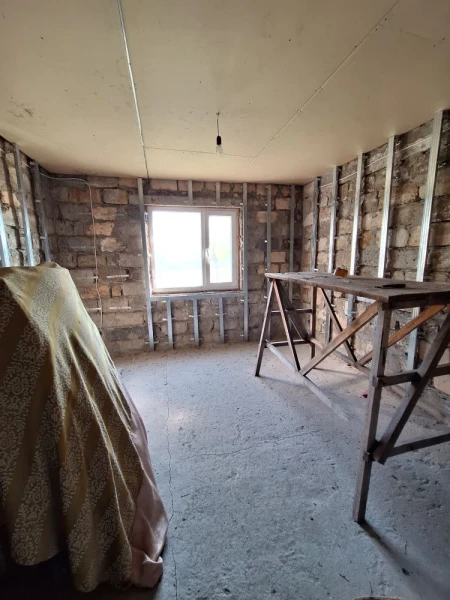Продаётся 3-комнатный дом в городе Стаханов (р-н Максимовка), ул. Голубовская.