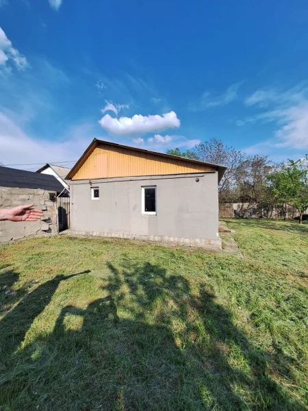 Фото Продаётся 3-комнатный дом в городе Стаханов (р-н Максимовка), ул. Голубовская.