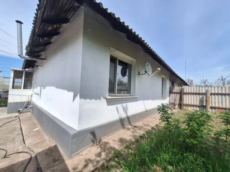 Продаётся 2-комнатный дом в городе Брянка (Краснополье), ул. Краснофлотская.