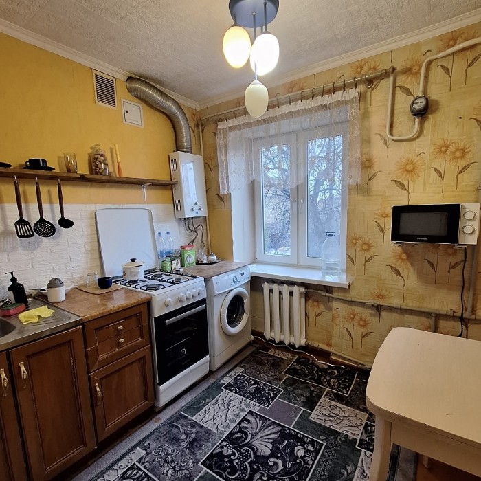 Продам 2к квартиру по ул. Челюскинцев 2/4эт 47м2