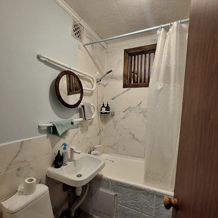 Фото Продам 2к квартиру по ул. Челюскинцев 2/4эт 47м2