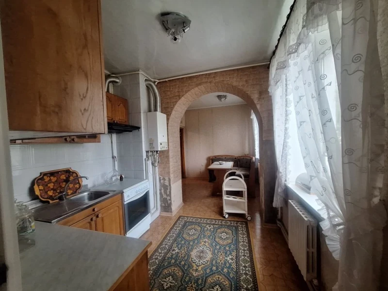 Фото Продаётся 4-комнатная квартира в городе Стаханов (центр города), ул. Ленинградская, д. 9.